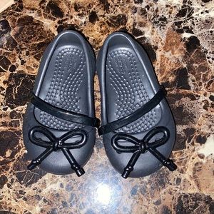 Toddler/baby Mary Jane crocs blk sz 4